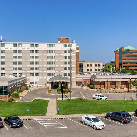 Doubletree By Hilton Neenah Exterior photo