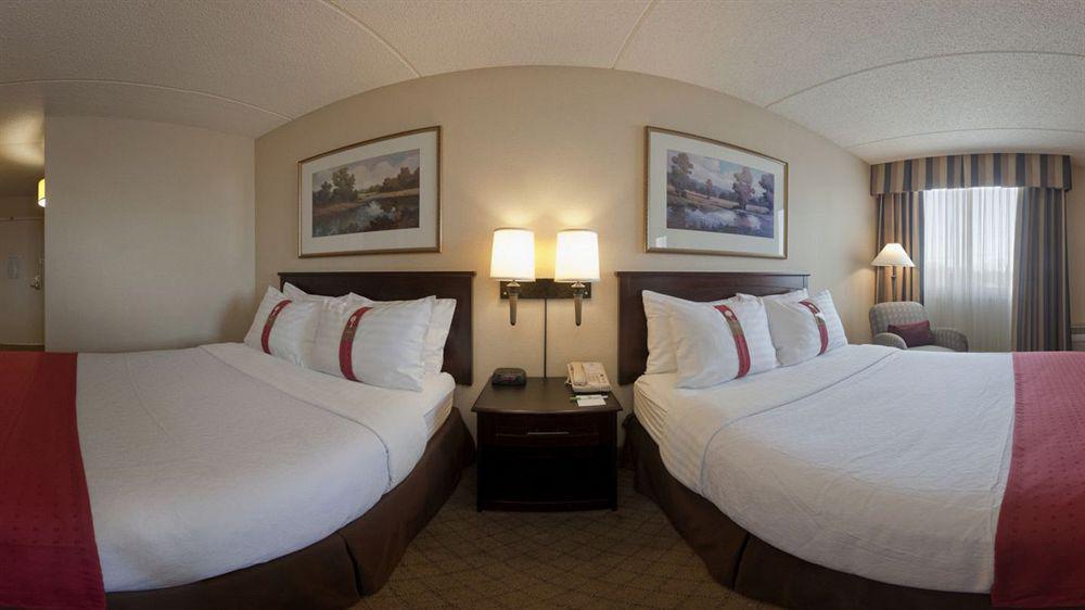 Doubletree By Hilton Neenah Exterior photo