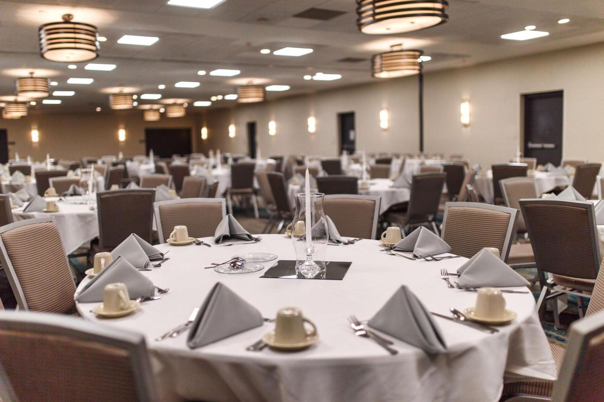 Doubletree By Hilton Neenah Exterior photo