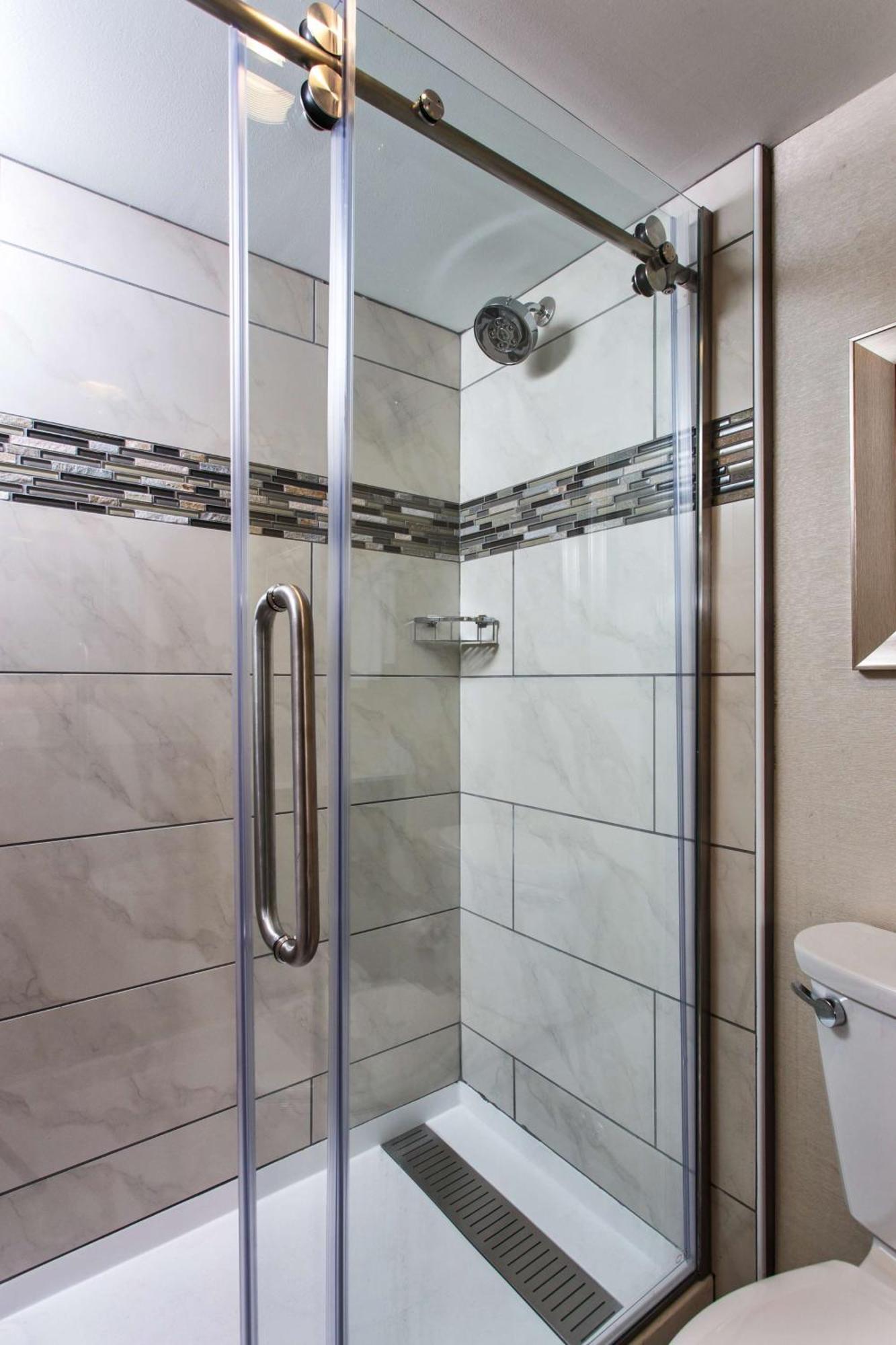 Doubletree By Hilton Neenah Exterior photo