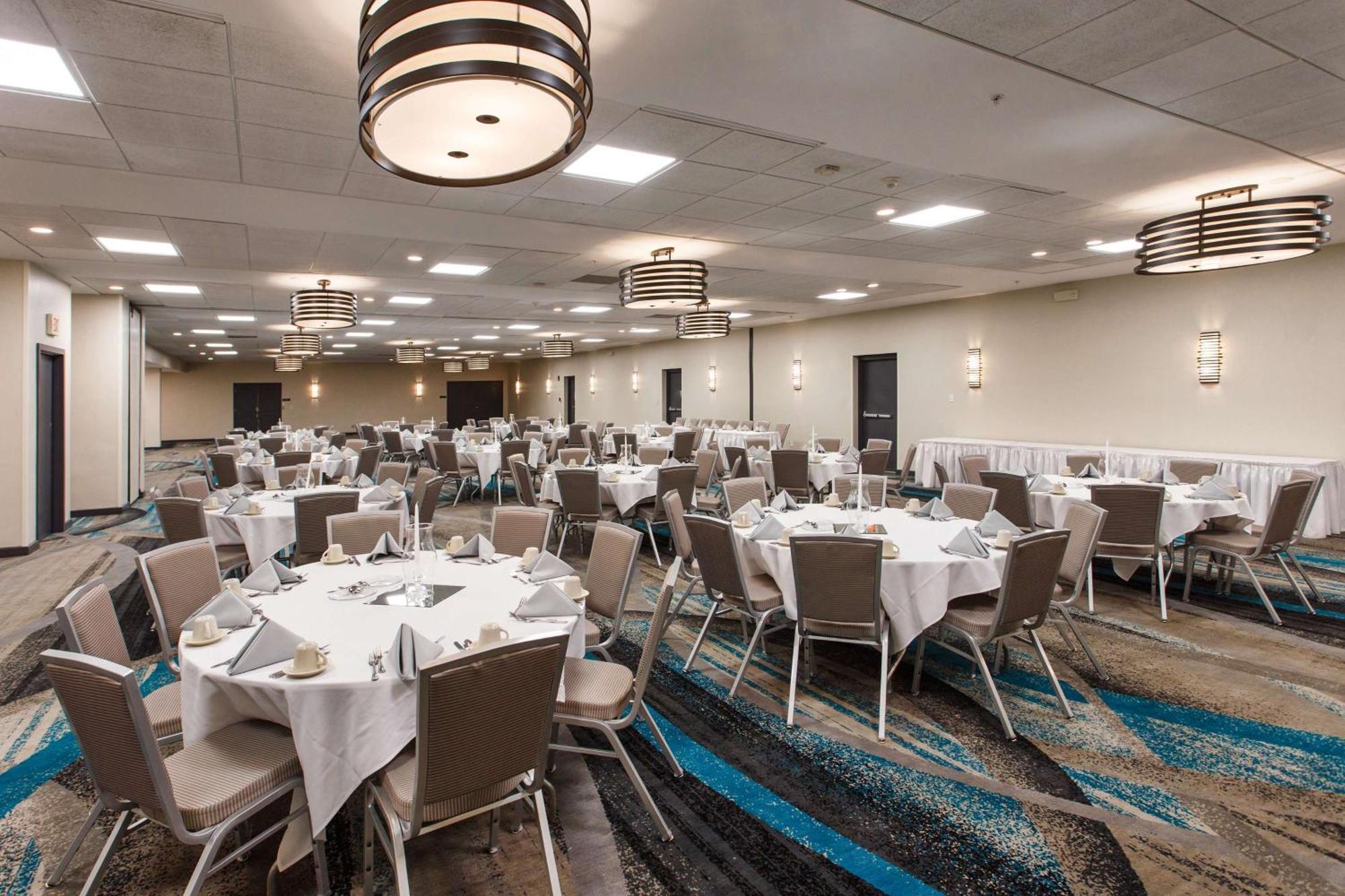 Doubletree By Hilton Neenah Exterior photo