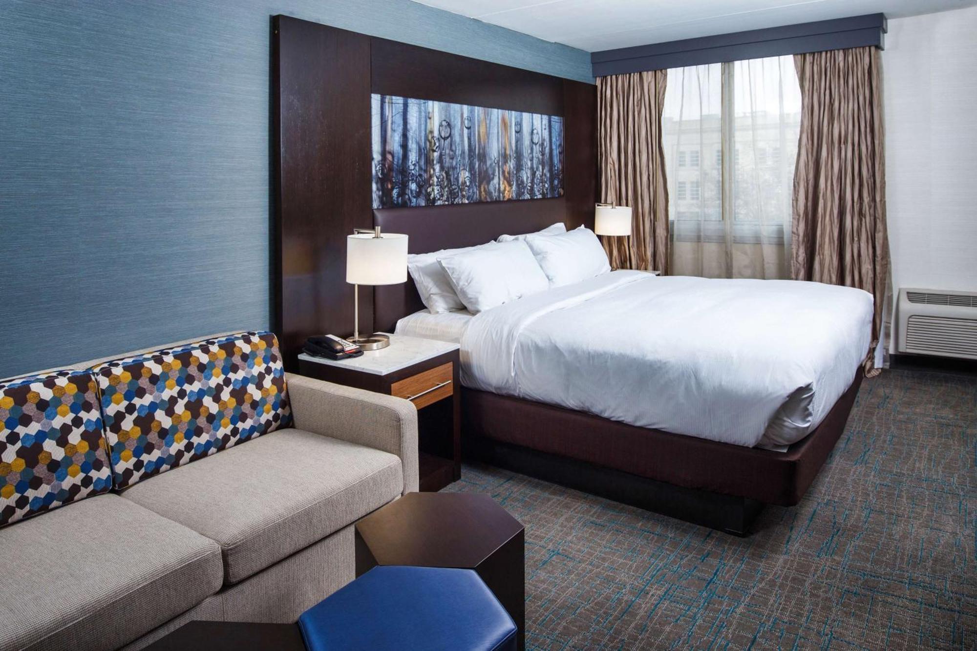 Doubletree By Hilton Neenah Exterior photo