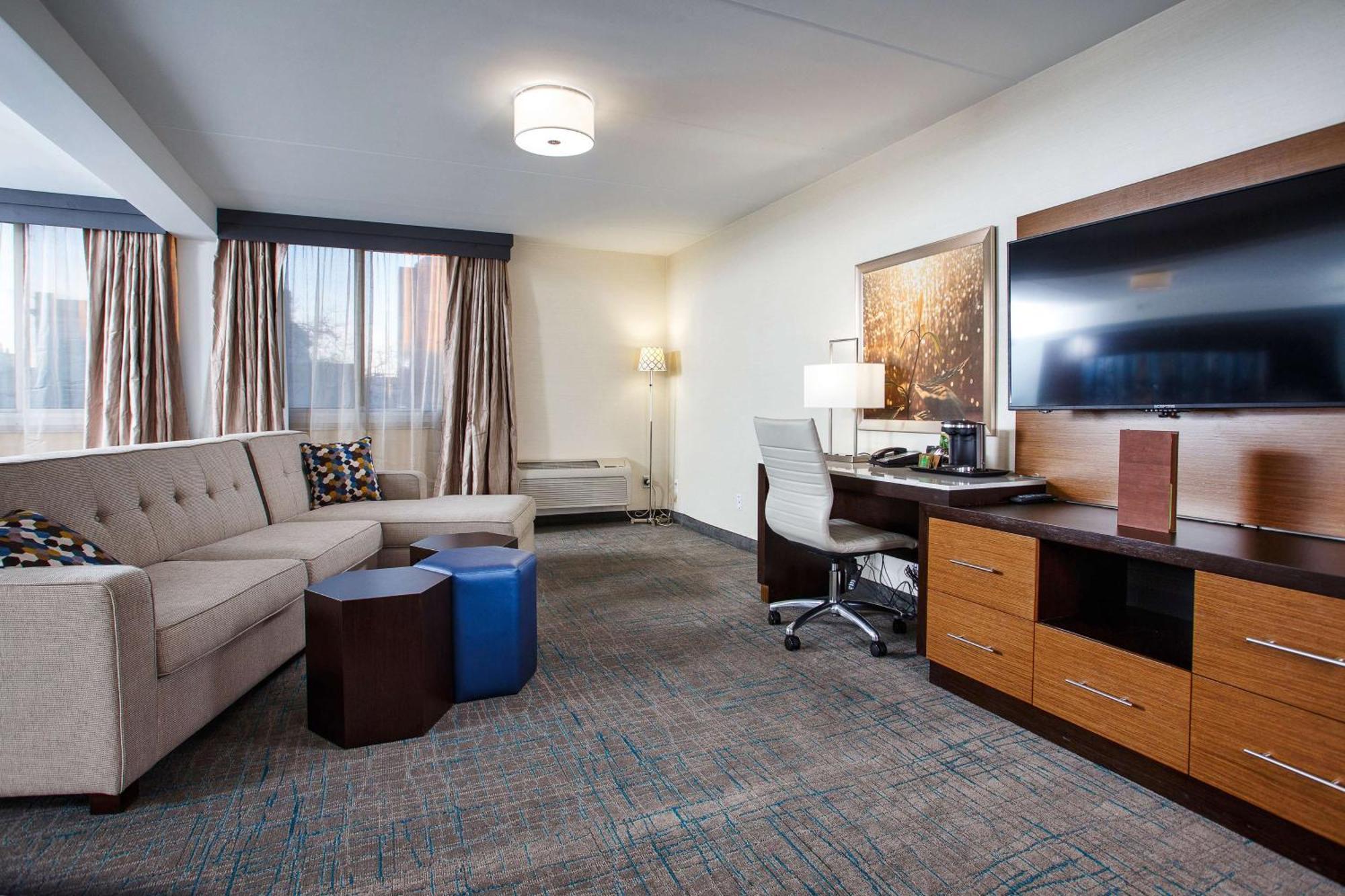 Doubletree By Hilton Neenah Exterior photo