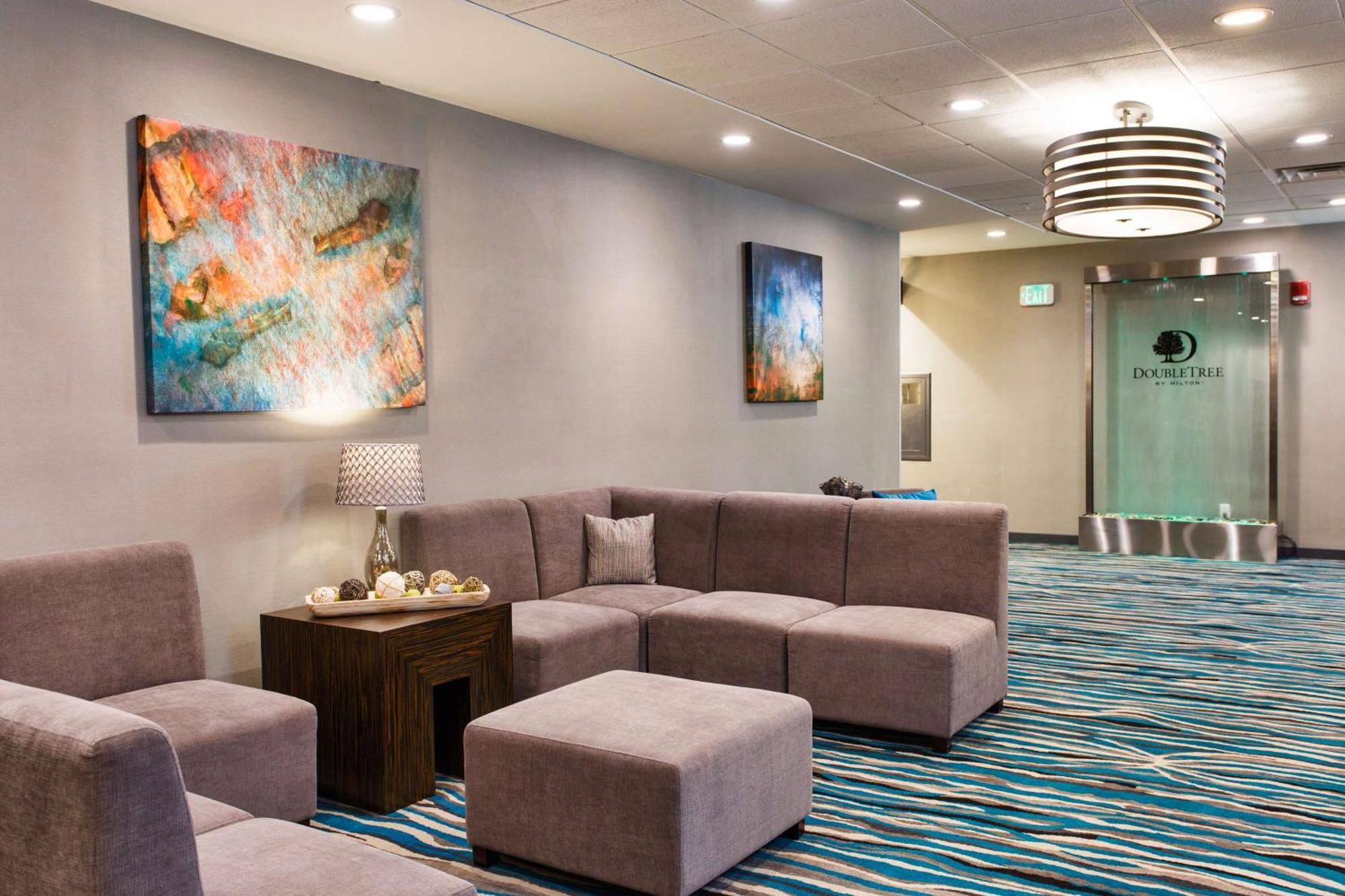 Doubletree By Hilton Neenah Exterior photo