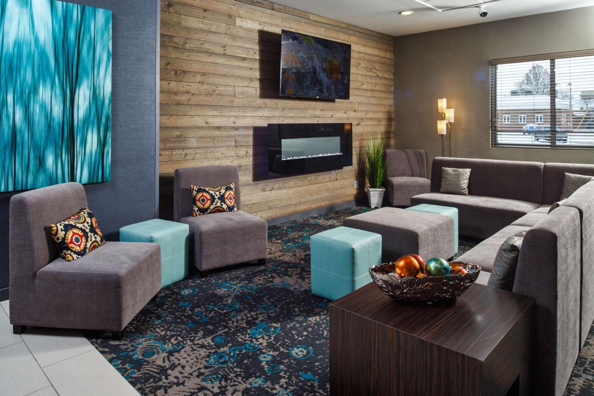 Doubletree By Hilton Neenah Exterior photo