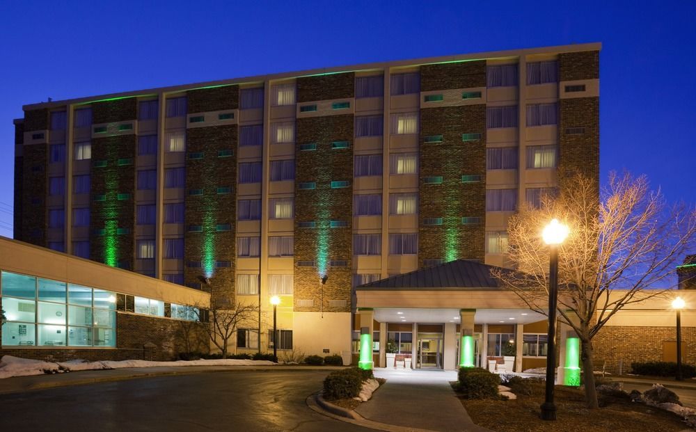 Doubletree By Hilton Neenah Exterior photo