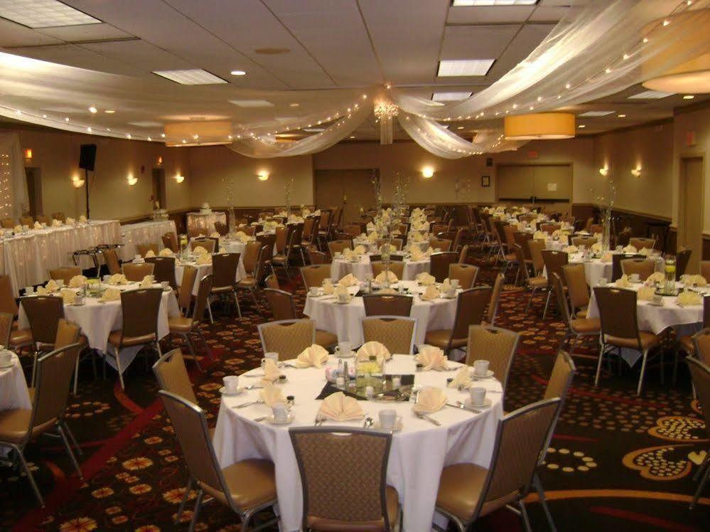 Doubletree By Hilton Neenah Exterior photo