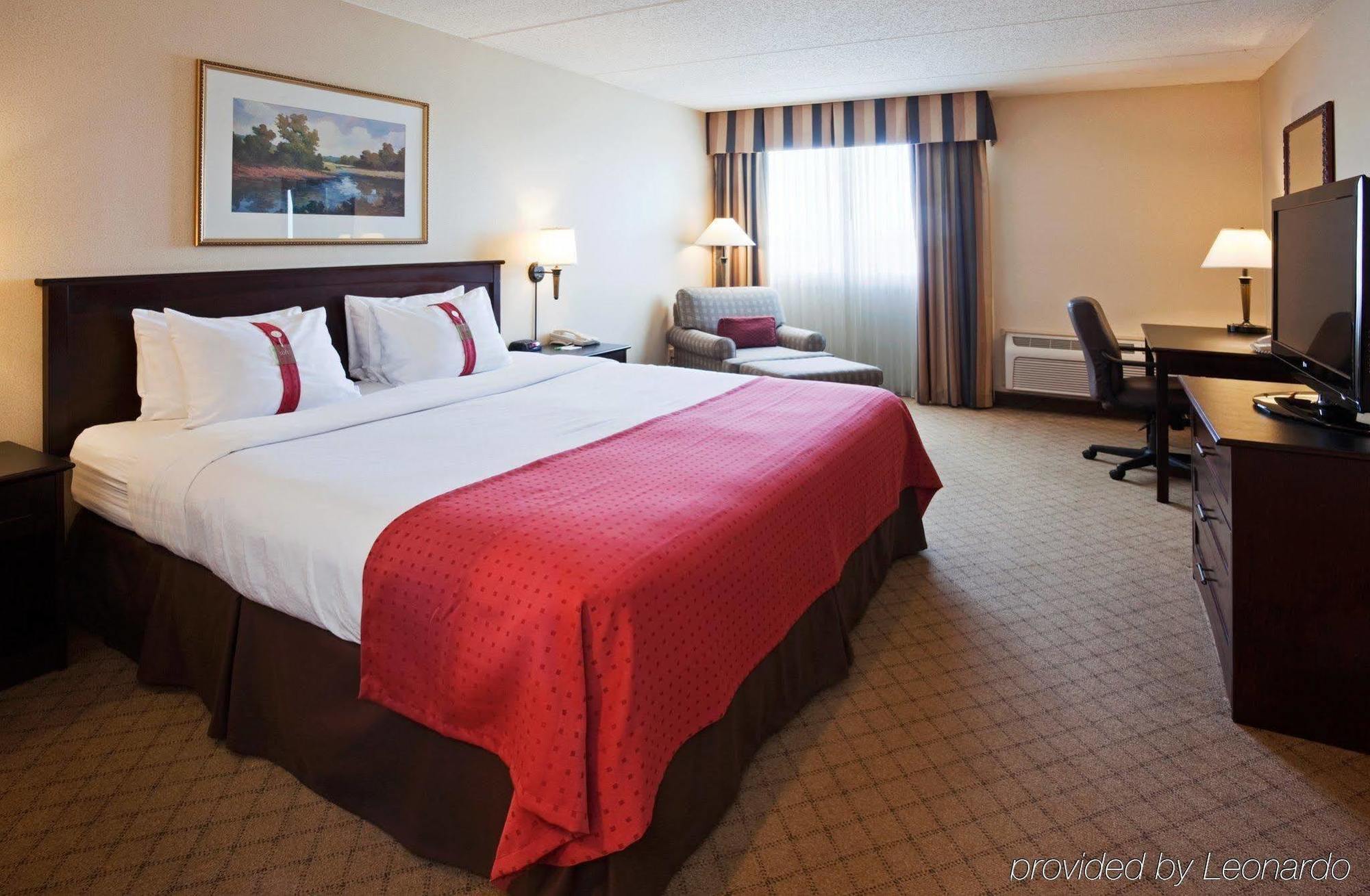 Doubletree By Hilton Neenah Exterior photo