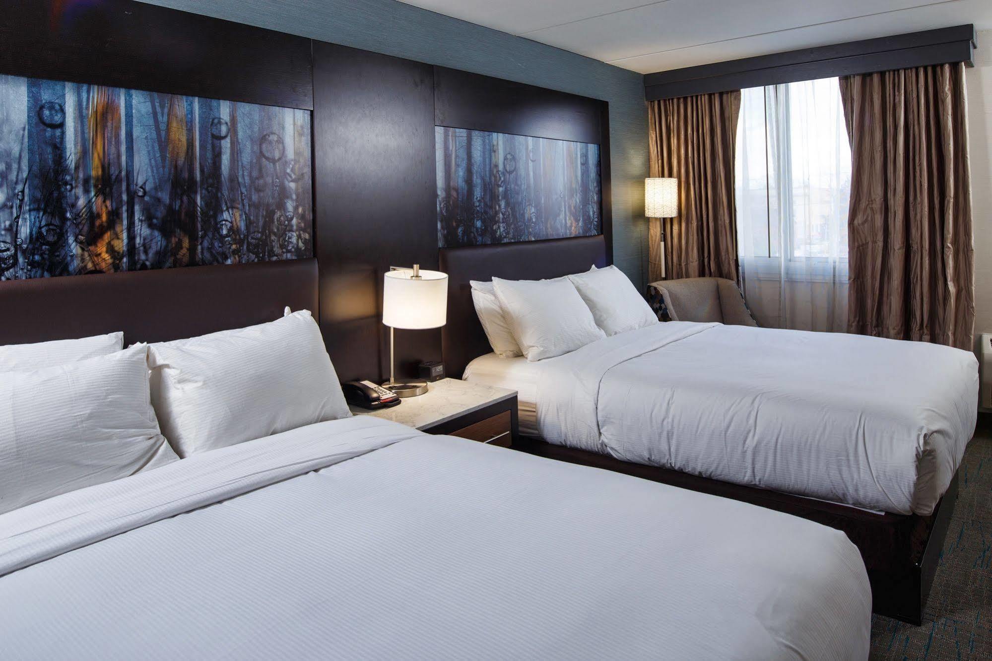 Doubletree By Hilton Neenah Exterior photo