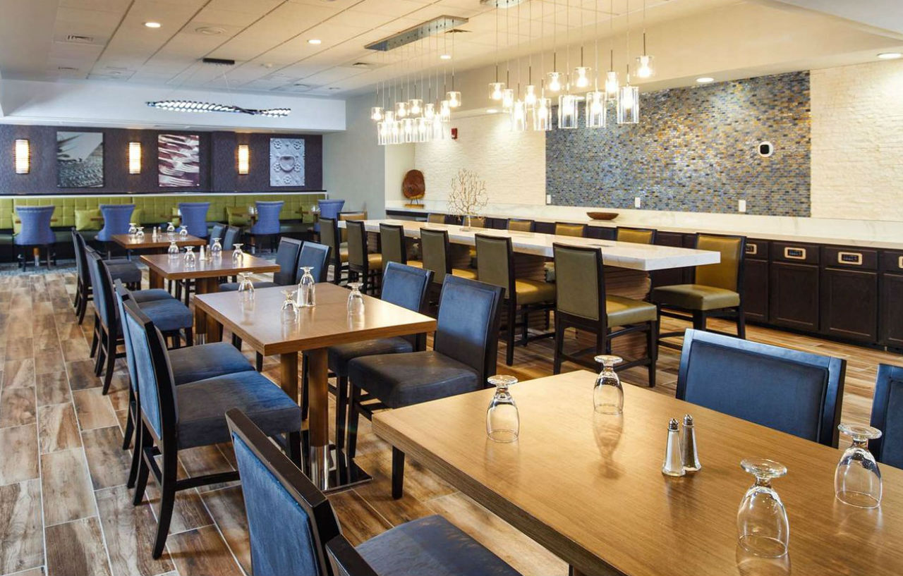 Doubletree By Hilton Neenah Exterior photo
